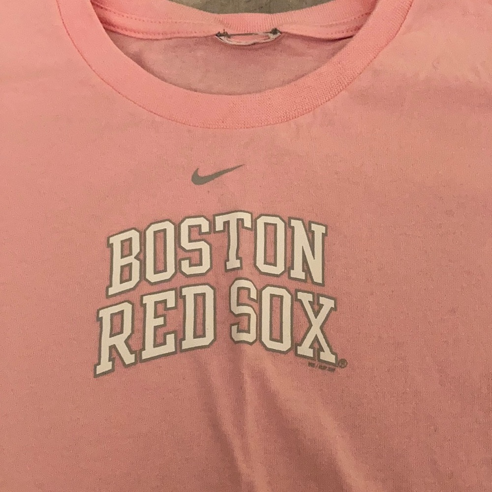 NWOT Red Sox tee pink size M
